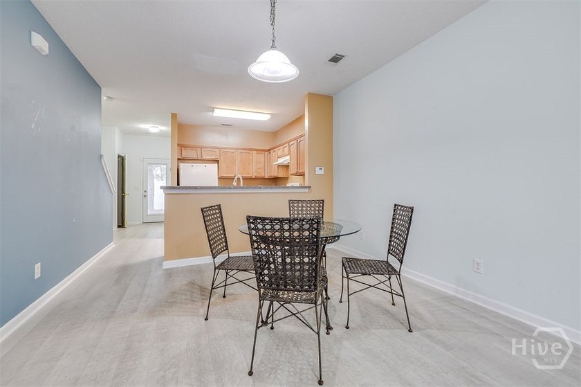 Beautiful 2BR, 2.5BA 1,348sqft 2-Story Townhome in Southside - photo 5