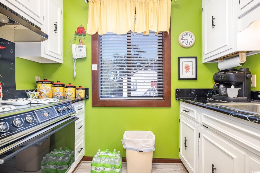 Welcome to this charming two-bedroom, two-bathroom end-unit - photo 13