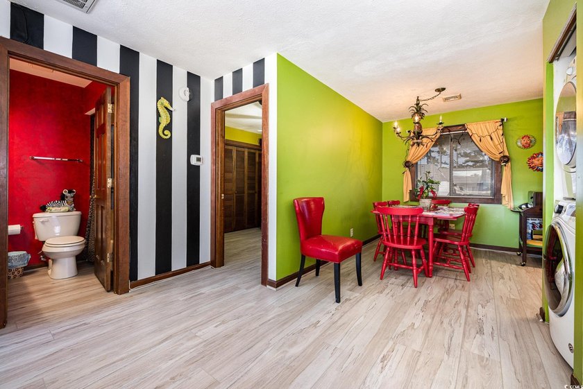 Welcome to this charming two-bedroom, two-bathroom end-unit - photo 15