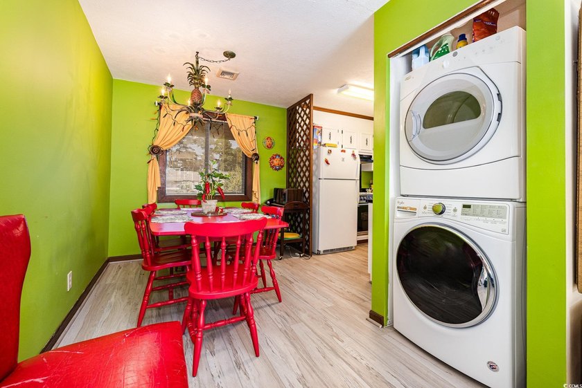 Welcome to this charming two-bedroom, two-bathroom end-unit - photo 16