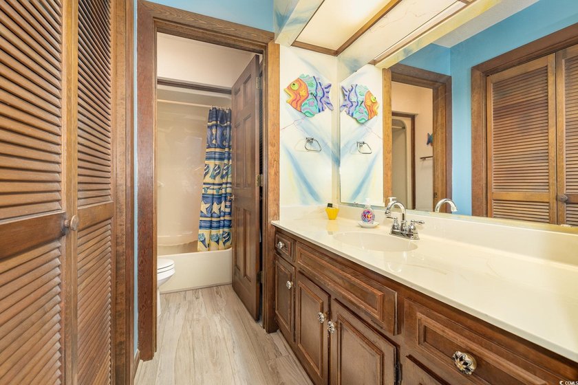 Welcome to this charming two-bedroom, two-bathroom end-unit - photo 24