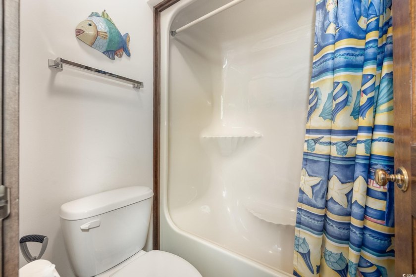 Welcome to this charming two-bedroom, two-bathroom end-unit - photo 25