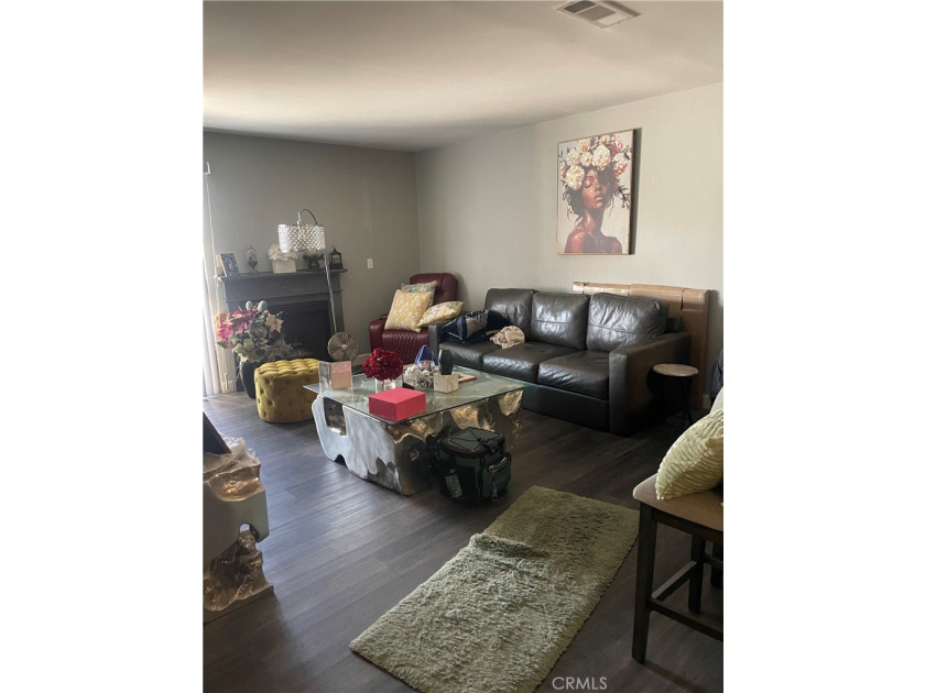 Welcome to this bright and spacious 3-bedroom, 3-bathroom condo - photo 3