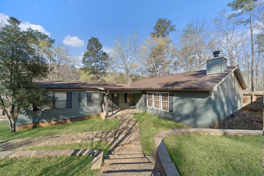 WE HAVE REDUCED THE PRICE. 5 bedroom 3 bath house with 200 feet - photo 2