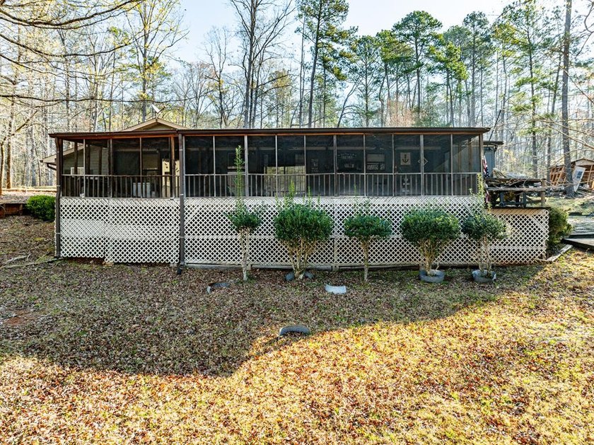 WE HAVE REDUCED THE PRICE. 5 bedroom 3 bath house with 200 feet - photo 4