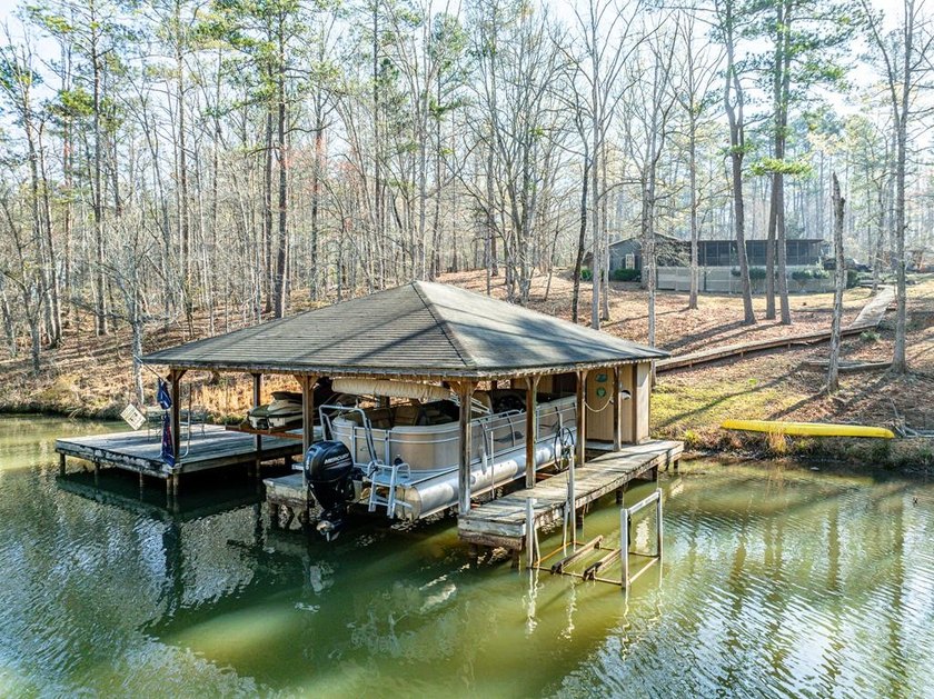 WE HAVE REDUCED THE PRICE. 5 bedroom 3 bath house with 200 feet - photo 6