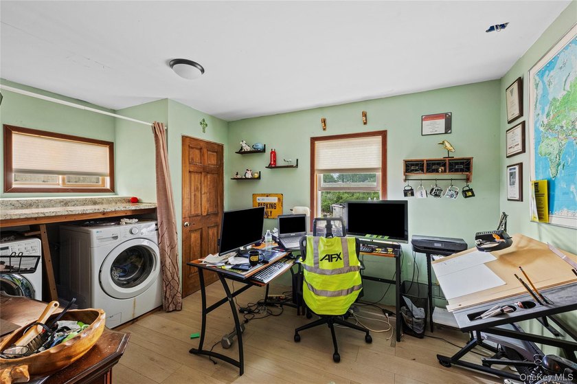Introducing 547 Sunnybrook Dr.- Welcome to this spacious and - photo 15