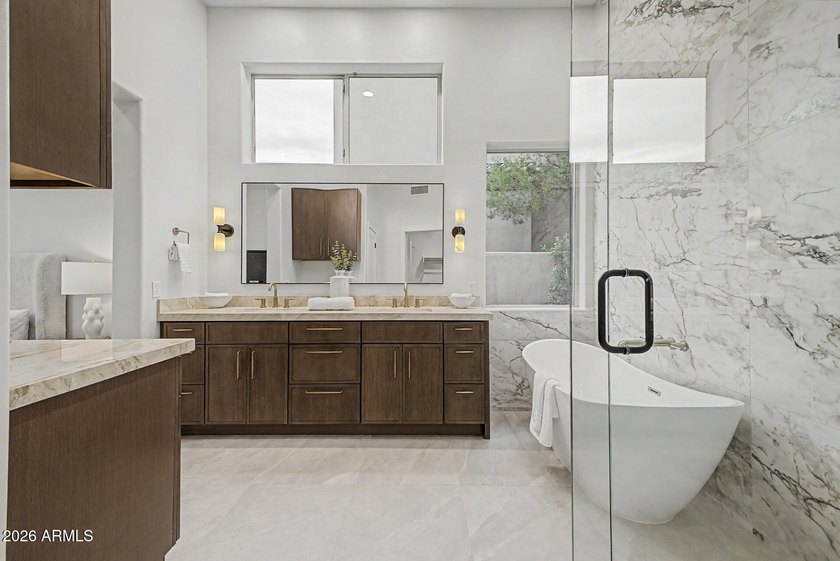 Welcome to this completely reimagined Scottsdale residence - photo 27