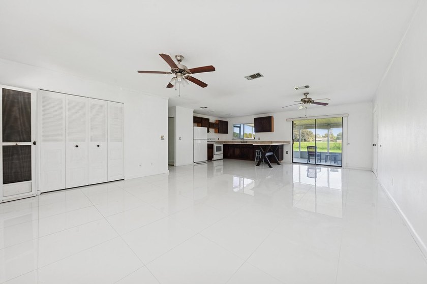 Welcome to this spacious 3 bed and 3 bath home with 2 ensuites - photo 3