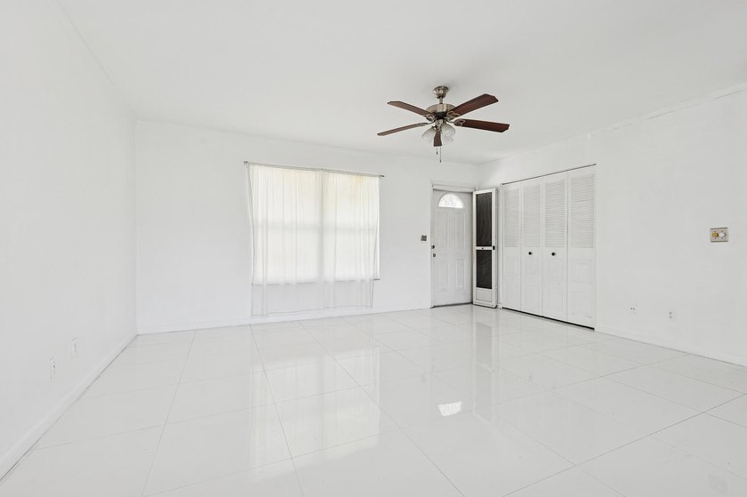 Welcome to this spacious 3 bed and 3 bath home with 2 ensuites - photo 4