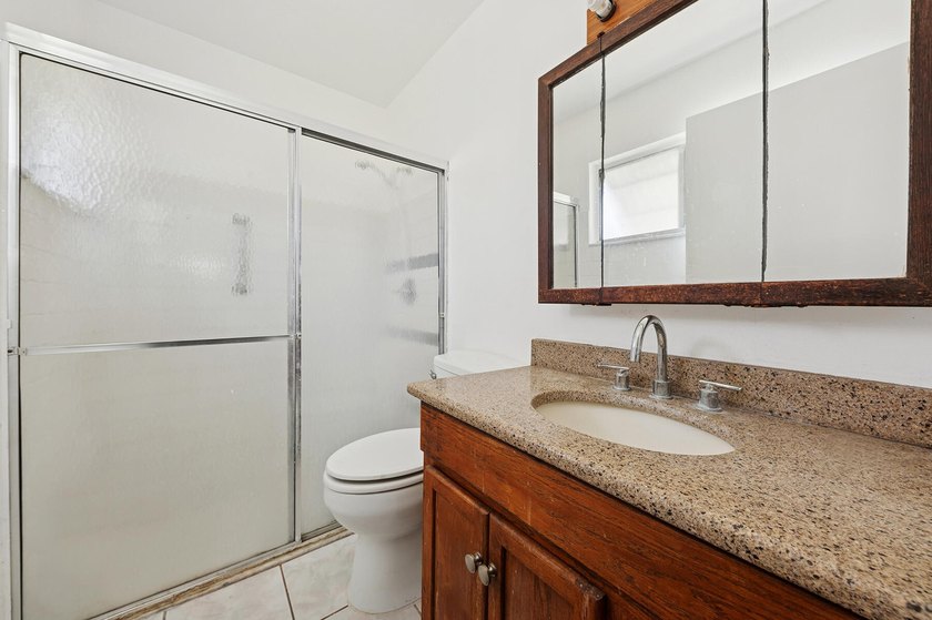 Welcome to this spacious 3 bed and 3 bath home with 2 ensuites - photo 10