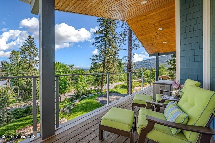 Set in a beautifully updated custom home minutes from downtown - photo 45