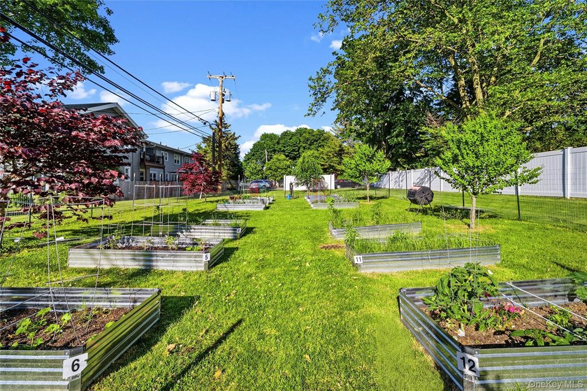 From the moment you arrive at The Woodlands at Islip, you'll - photo 27