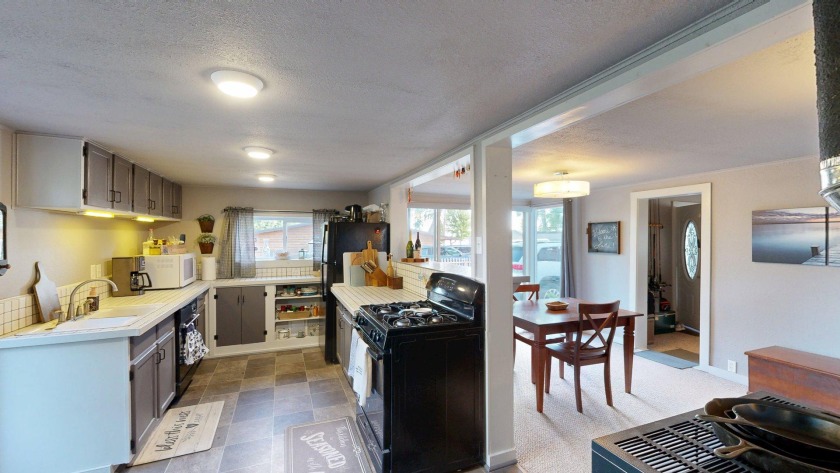 Welcome to this well-loved and beautifully maintained cabin SOLD - photo 10