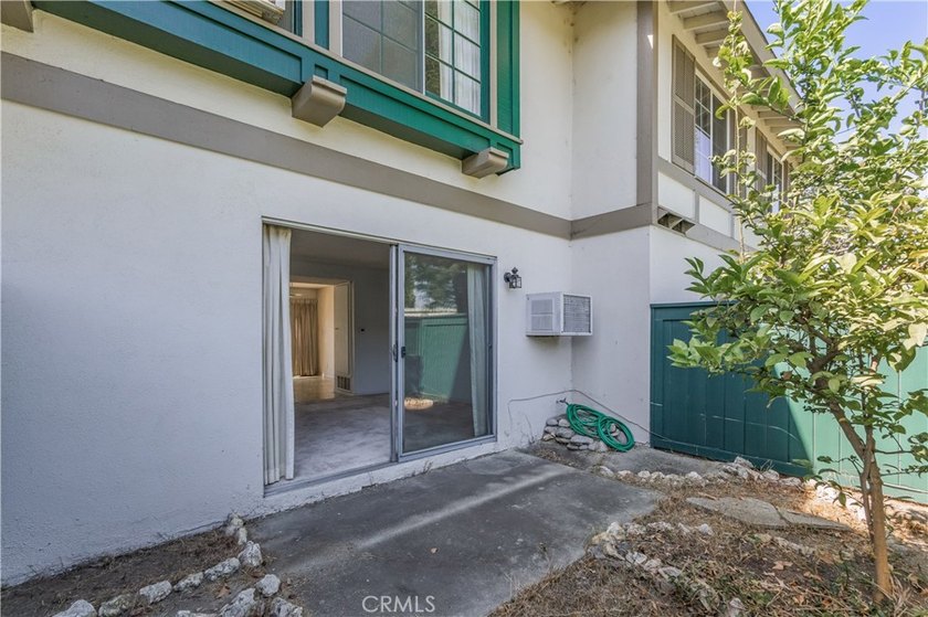 Welcome to 8170 Glengarry Green, a delightful single-family - photo 11