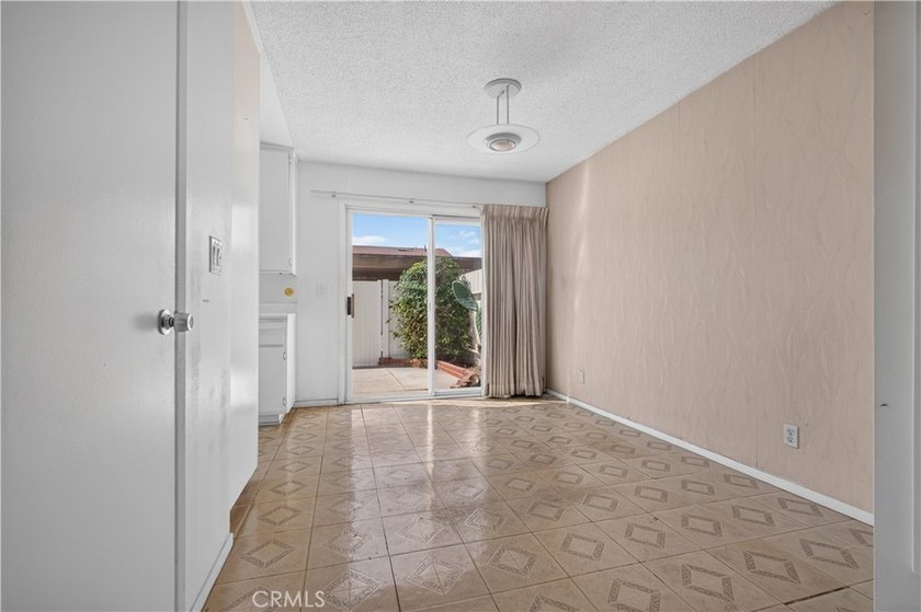 Welcome to 8170 Glengarry Green, a delightful single-family - photo 12