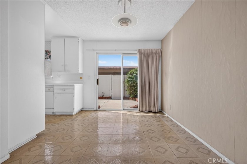 Welcome to 8170 Glengarry Green, a delightful single-family - photo 14