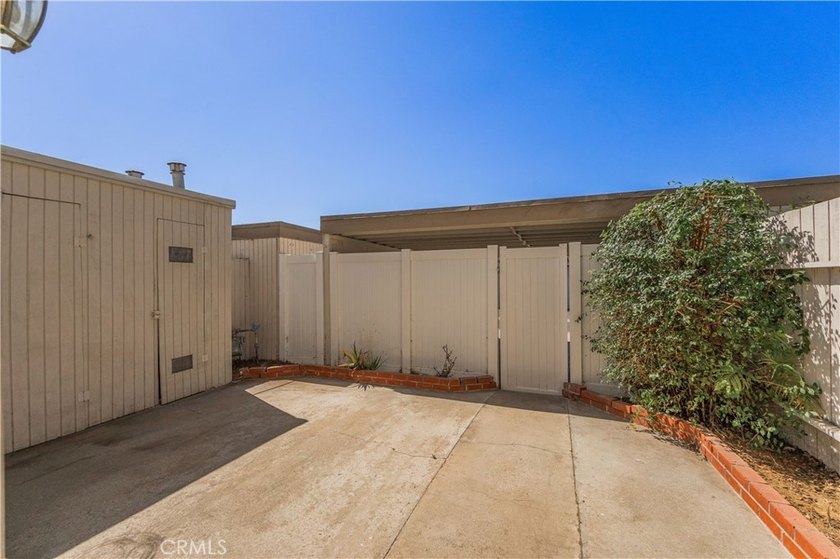 Welcome to 8170 Glengarry Green, a delightful single-family - photo 23
