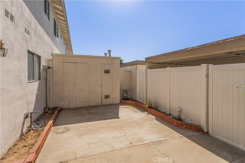 Welcome to 8170 Glengarry Green, a delightful single-family - photo 25