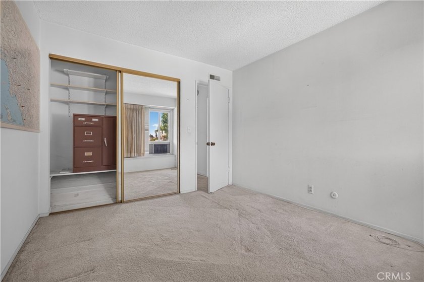 Welcome to 8170 Glengarry Green, a delightful single-family - photo 27