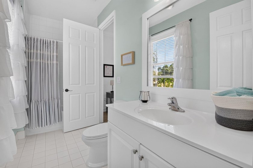 Move-in ready stunning Antigua model- 5 BEDS /4 full BATHS! A - photo 27