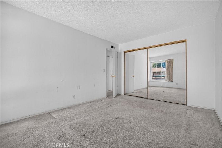 Welcome to 8170 Glengarry Green, a delightful single-family - photo 30