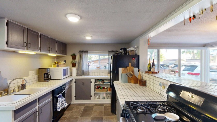 Welcome to this well-loved and beautifully maintained cabin SOLD - photo 9