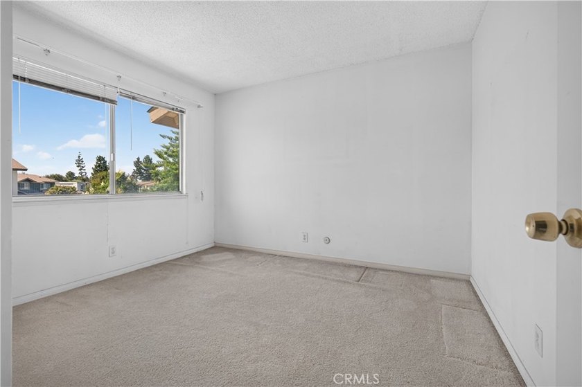 Welcome to 8170 Glengarry Green, a delightful single-family - photo 34