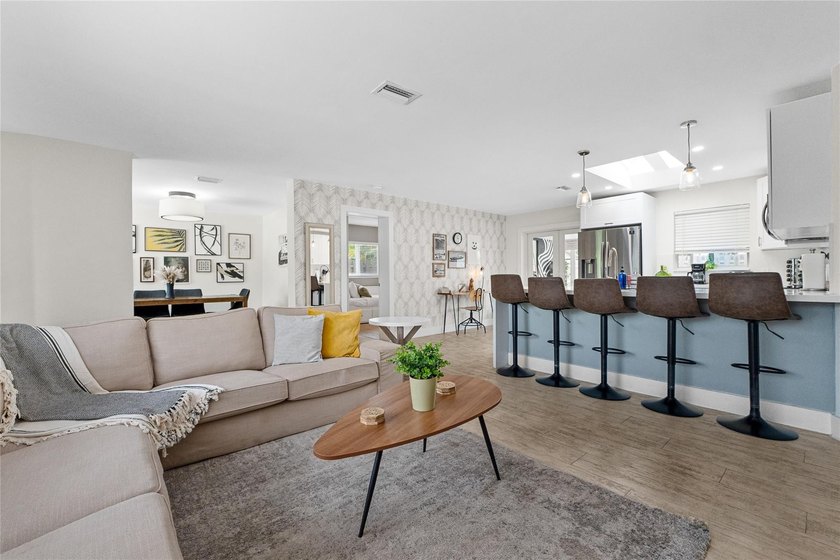 With no HOA, a turnkey living experience, and thoughtfully - photo 5