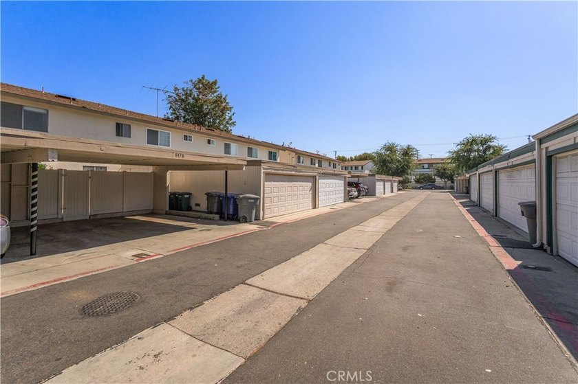 Welcome to 8170 Glengarry Green, a delightful single-family - photo 36