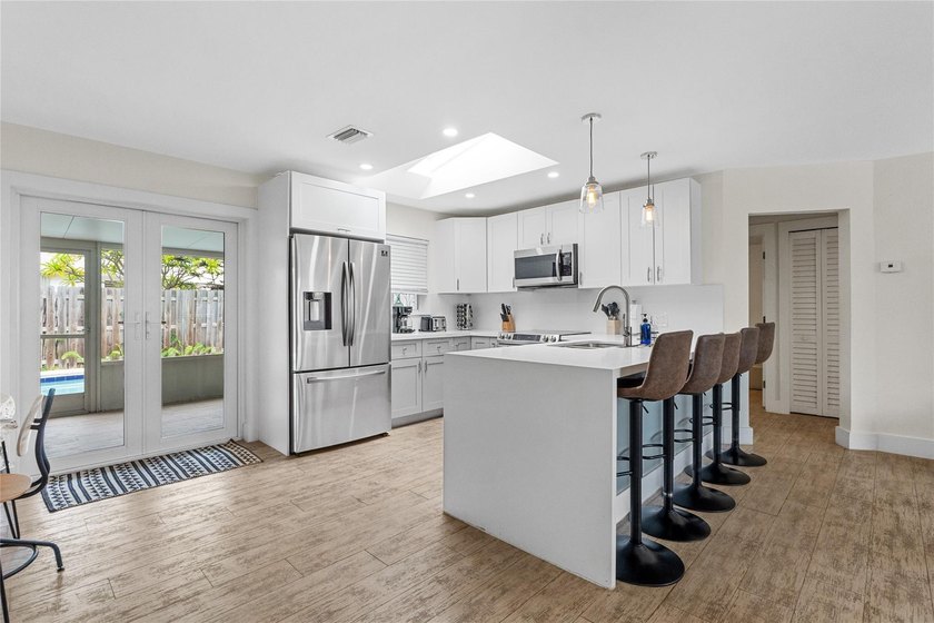 With no HOA, a turnkey living experience, and thoughtfully - photo 7