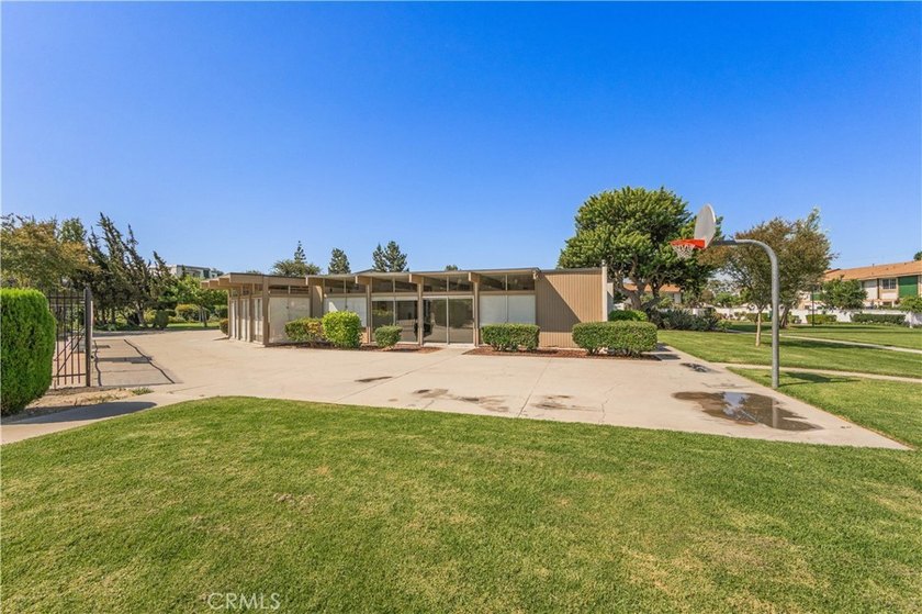 Welcome to 8170 Glengarry Green, a delightful single-family - photo 39