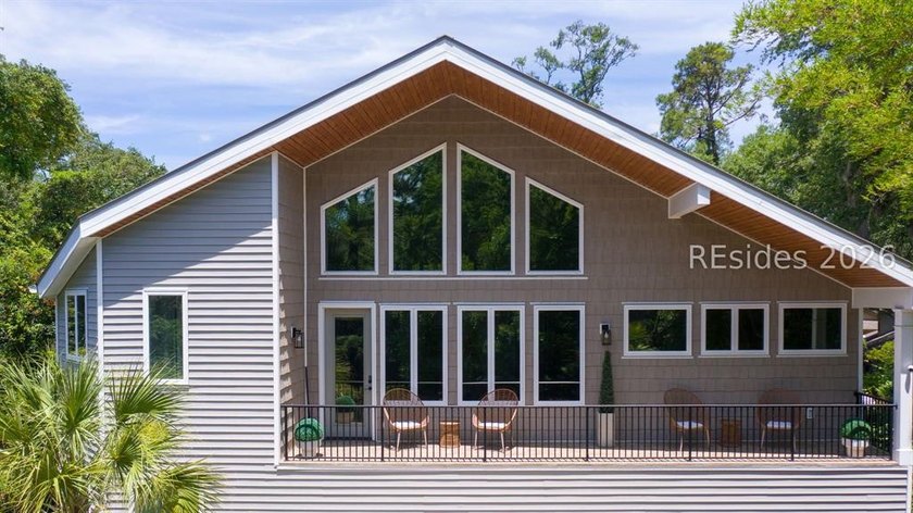 Stunning Custom-Built 4-Bedroom Home in Prime Folly Field - photo 2