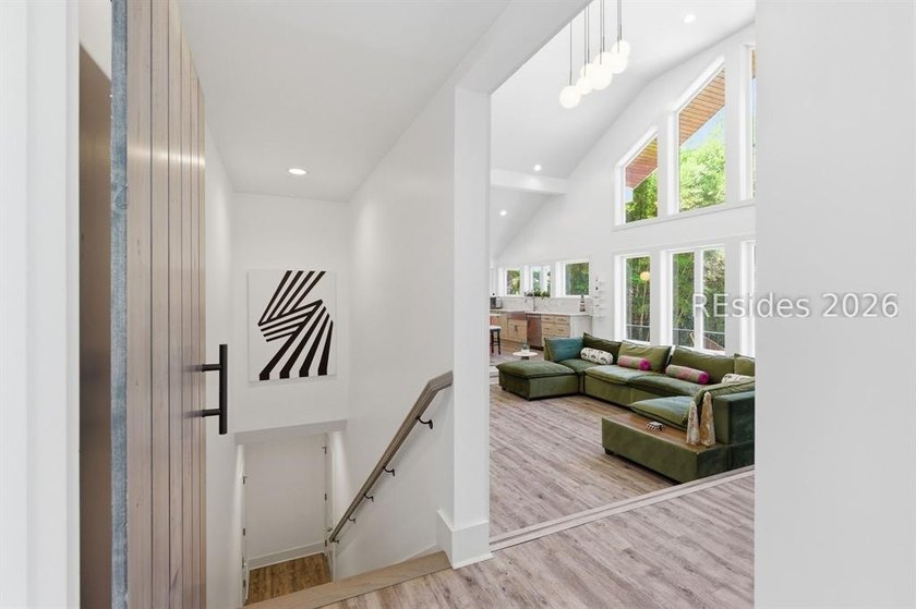 Stunning Custom-Built 4-Bedroom Home in Prime Folly Field - photo 4