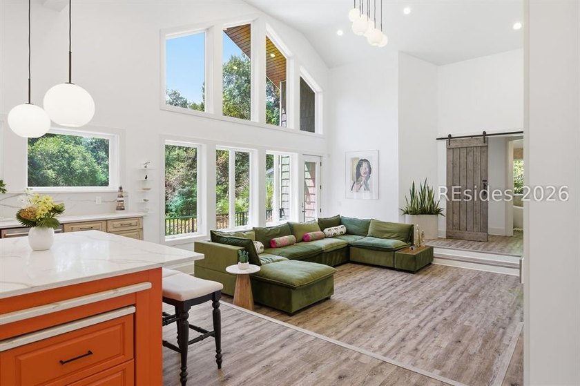 Stunning Custom-Built 4-Bedroom Home in Prime Folly Field - photo 5