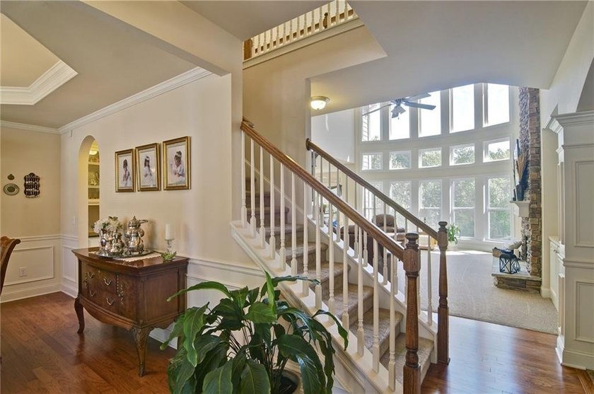Experience luxury lake living at its finest in this exceptional - photo 6