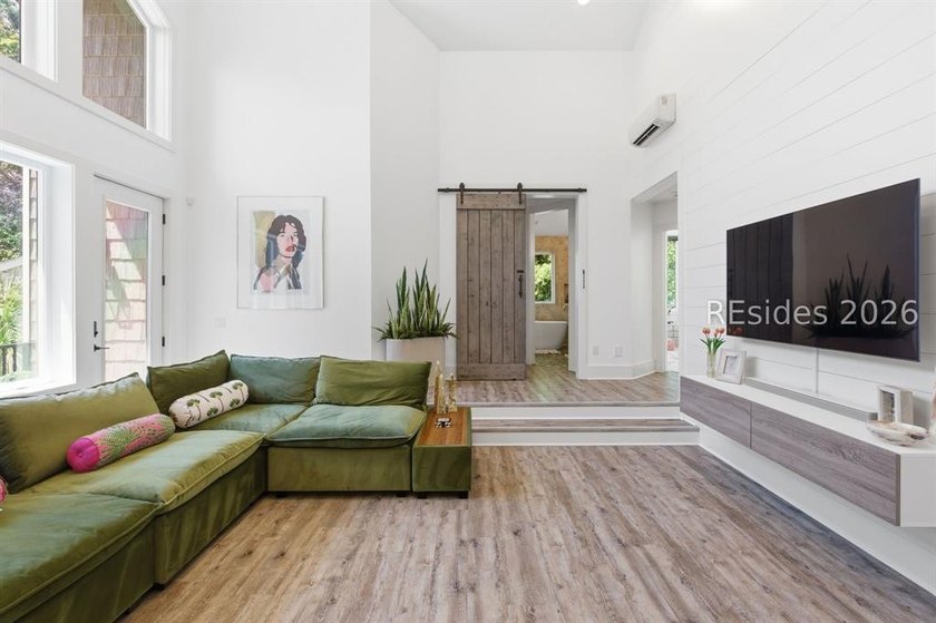 Stunning Custom-Built 4-Bedroom Home in Prime Folly Field - photo 6