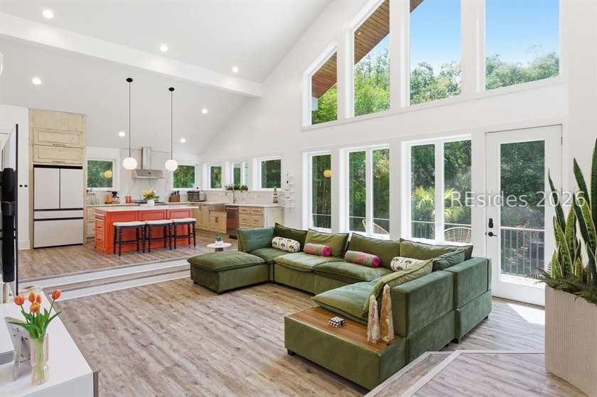 Stunning Custom-Built 4-Bedroom Home in Prime Folly Field - photo 7