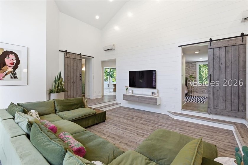 Stunning Custom-Built 4-Bedroom Home in Prime Folly Field - photo 8