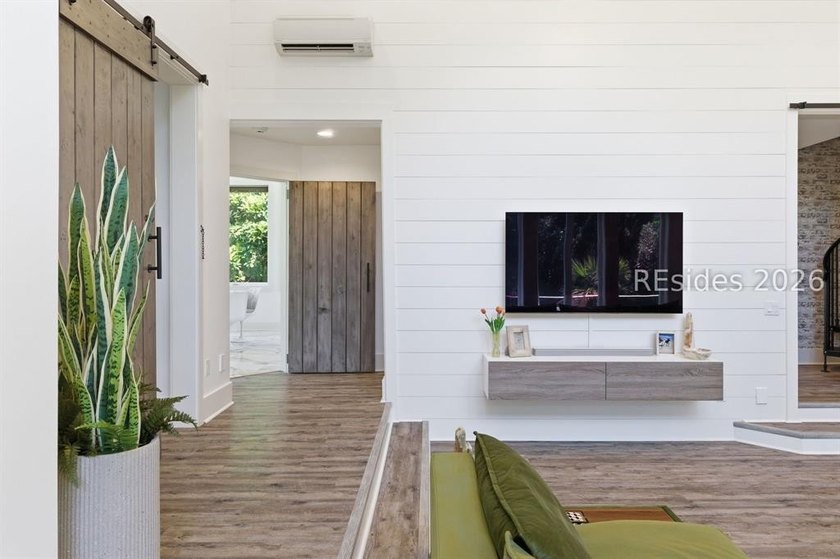 Stunning Custom-Built 4-Bedroom Home in Prime Folly Field - photo 9