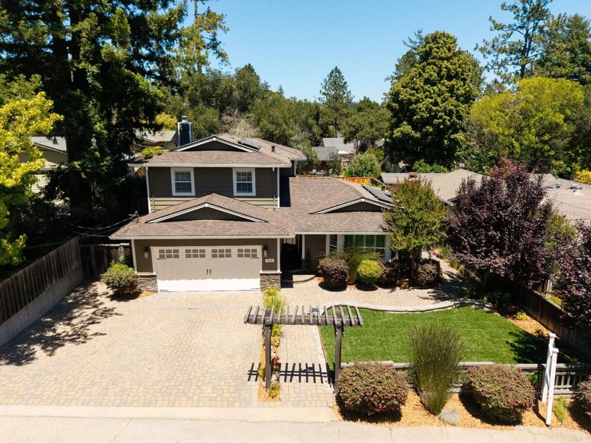 Absolutely spectacular Craftsman-style home on a quiet lane in - photo 2