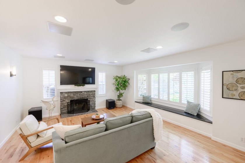 Absolutely spectacular Craftsman-style home on a quiet lane in - photo 5