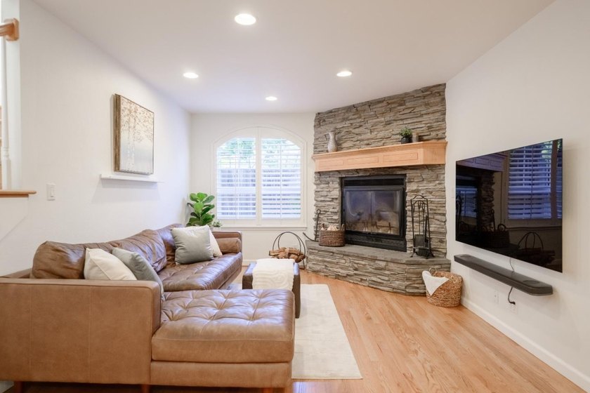 Absolutely spectacular Craftsman-style home on a quiet lane in - photo 8
