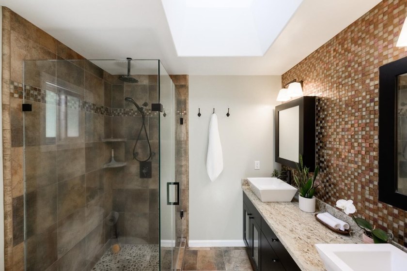 Absolutely spectacular Craftsman-style home on a quiet lane in - photo 10