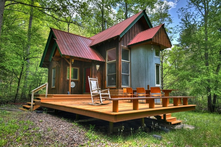 ~CREEK FRONT RETREAT~ This 2BR, 1BA chalet offers a rare - photo 11