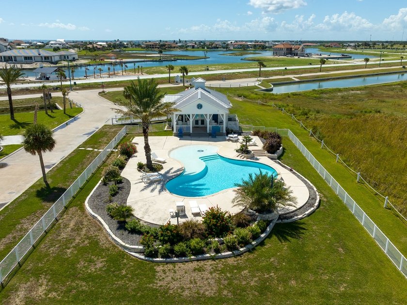 Welcome to The Islands of Rockport, where refined coastal living - photo 14