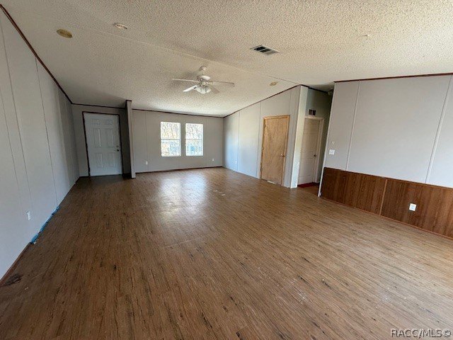 Discover the potential of this 4 bedroom, 2 bathroom - photo 5