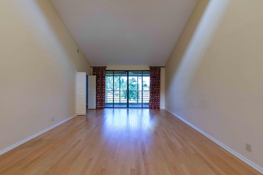 Spectacular 3 bedroom, 2 bath second floor condo WITH DETACHED - photo 18