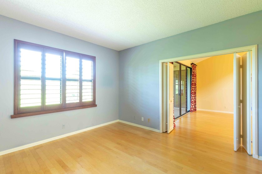 Spectacular 3 bedroom, 2 bath second floor condo WITH DETACHED - photo 21