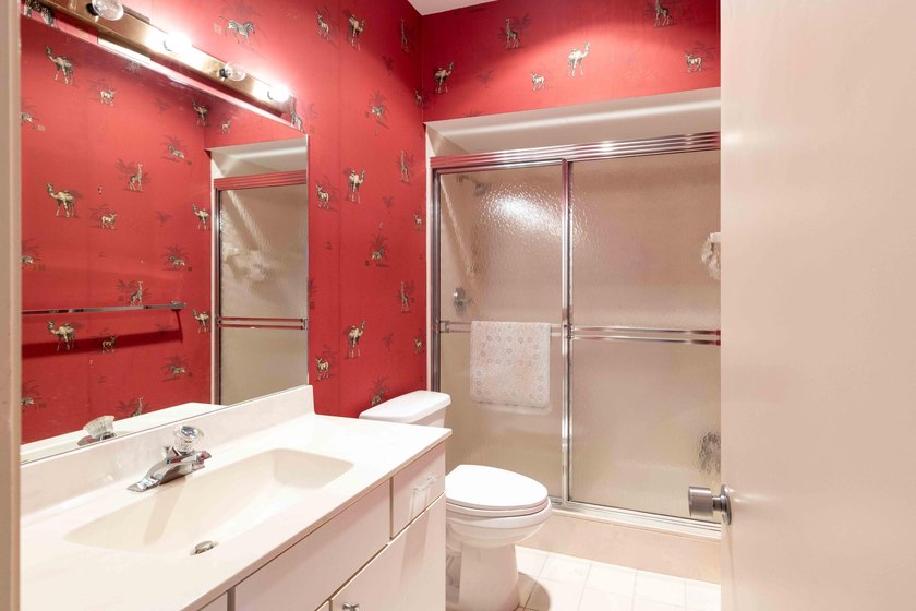Spectacular 3 bedroom, 2 bath second floor condo WITH DETACHED - photo 23